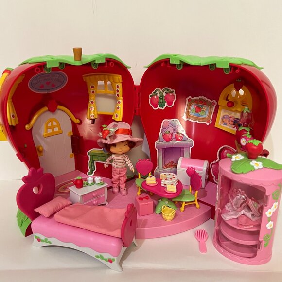 Strawberry Shortcake Berry Happy Home Playset with Doll & Accessories Vintage - Picture 2 of 15